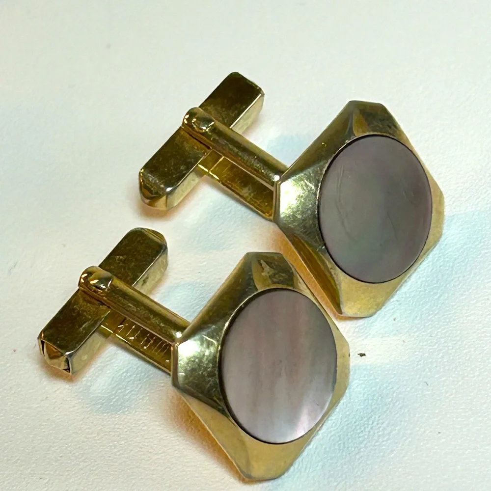 Vintage Signed Swank Mother of Pearl MOP Shell Cufflinks Gold Tone Abalone